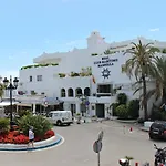 Deluxe Apartment On The Beach