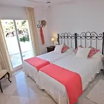 Deluxe Apartment On The Beach