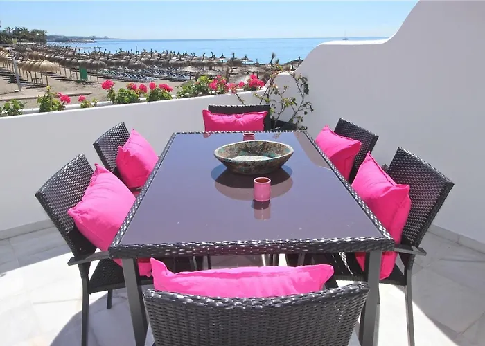Deluxe Apartment On The Beach